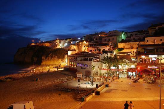 Os Reais - Apt In Front Of The Beach In Centeanes Carvoeiro  Exterior photo